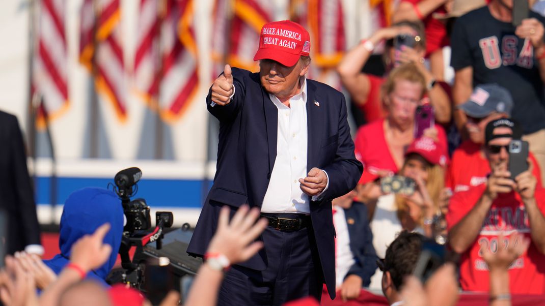 Der republikanische Präsidentschaftsbewerber und ehemalige US-Präsident Donald Trump kommt zu einer Wahlkampfveranstaltung in Butler, Pennsylvania.&nbsp;