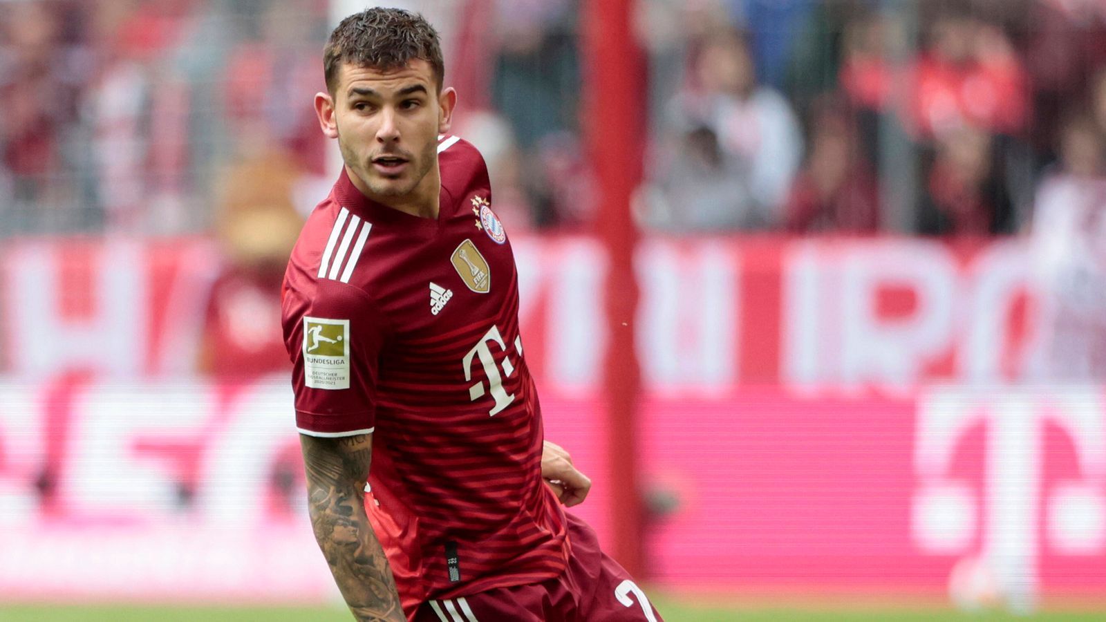 
                <strong>Lucas Hernandez</strong><br>
                Klärt in der 1. Minute eine Grifo-Hereingabe fast ins eigene Tor. Wirkt danach sicherer als Nebenmann Upamecano und klarer in seinen Aktionen. Dribbelt regelmäßig an und schiebt so die Freiburger Ketten nach hinten. Leistet sich wenige Fehler und geht nach 83 Minuten vom Platz. ran-Note: 2
              