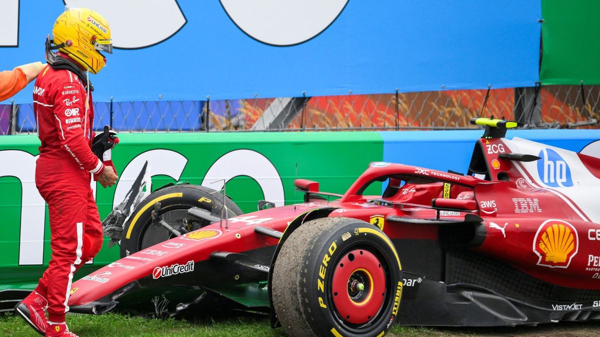 Lewis Hamilton mit seinem zerstörten Ferrari