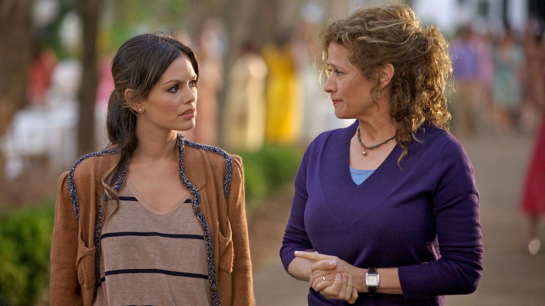 Rachel Bilson (links) trägt in "Hart of Dixie" einige super alltagstaugliche und zeitlose Looks.