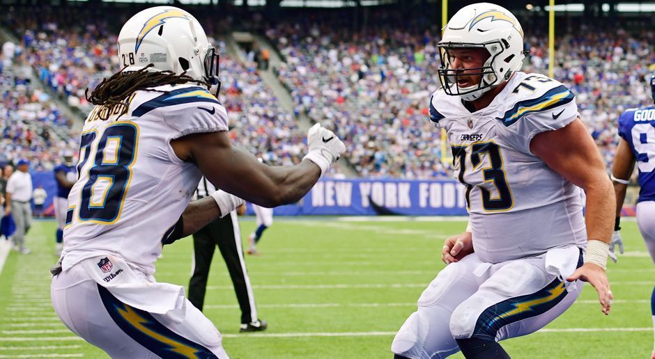 
                <strong>Los Angeles Chargers</strong><br>
                Spencer Pulley (Center, im Bild Nr. 73), Philip Rivers (Quarterback), Russell Okung (Offensive Tackle)
              