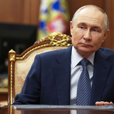 Eine mutmaßliche Tochter von Kreml-Herrscher Wladimir Putin rechnet mit ihrem Vater ab.