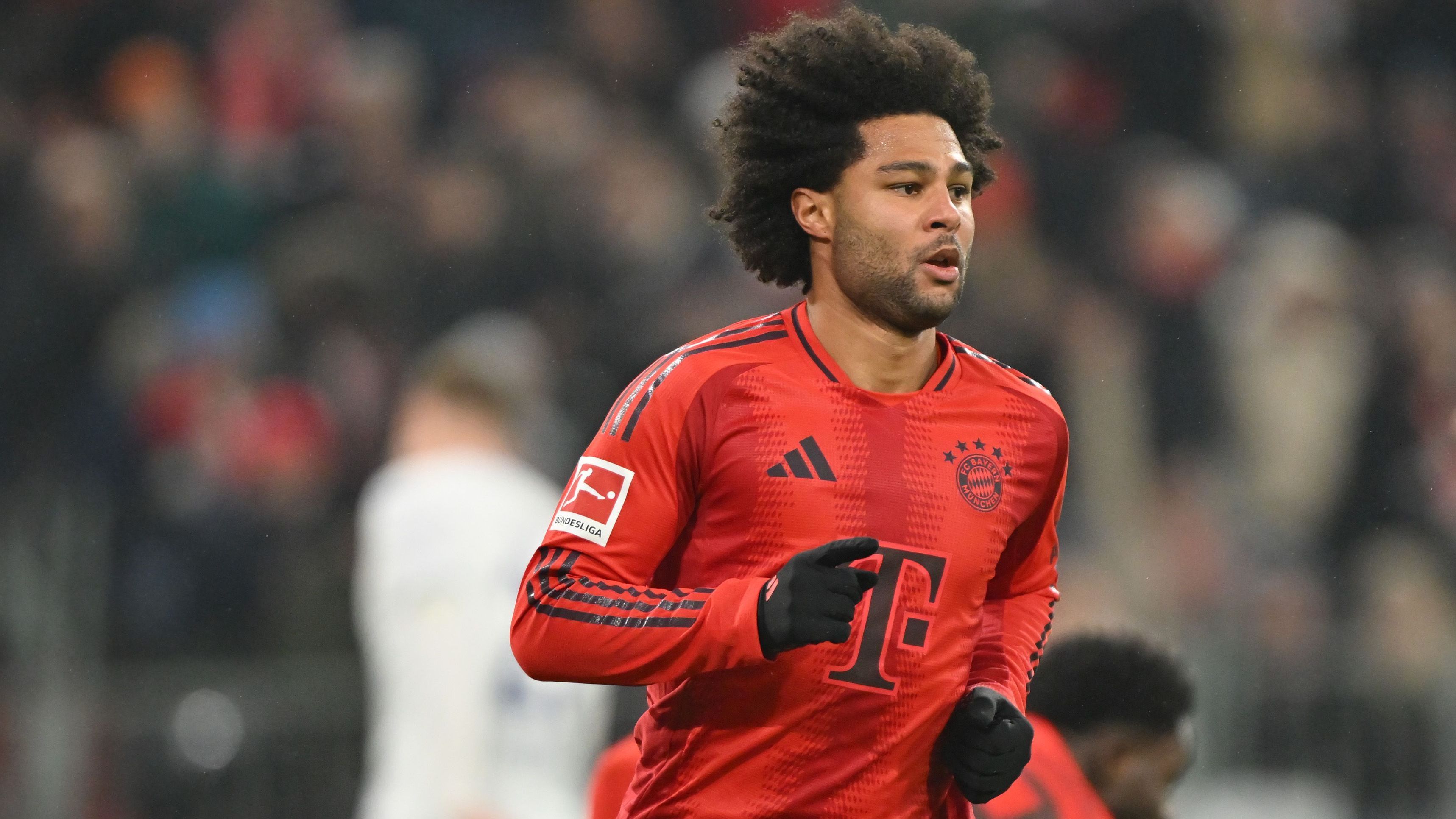 <strong>Serge Gnabry</strong><br>Wie auch bei den beiden vorher genannten spielen bei Serge Gnabry Formschwäche sowie Kostengründe eine Rolle. Es soll vor allem das Gehaltsgefüge beim Rekordmeister nach unten korrigiert werden - dafür wäre auch der Nationalspieler prädestiniert.