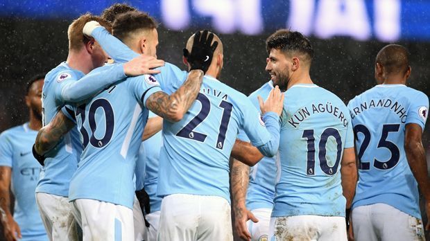 
                <strong>Flop - Platz 2: Manchester City (England)</strong><br>
                Einnahmen: 109 Millionen EuroAusgaben: 355 Millionen EuroTransfer-Verlust: -246 Millionen Euro
              