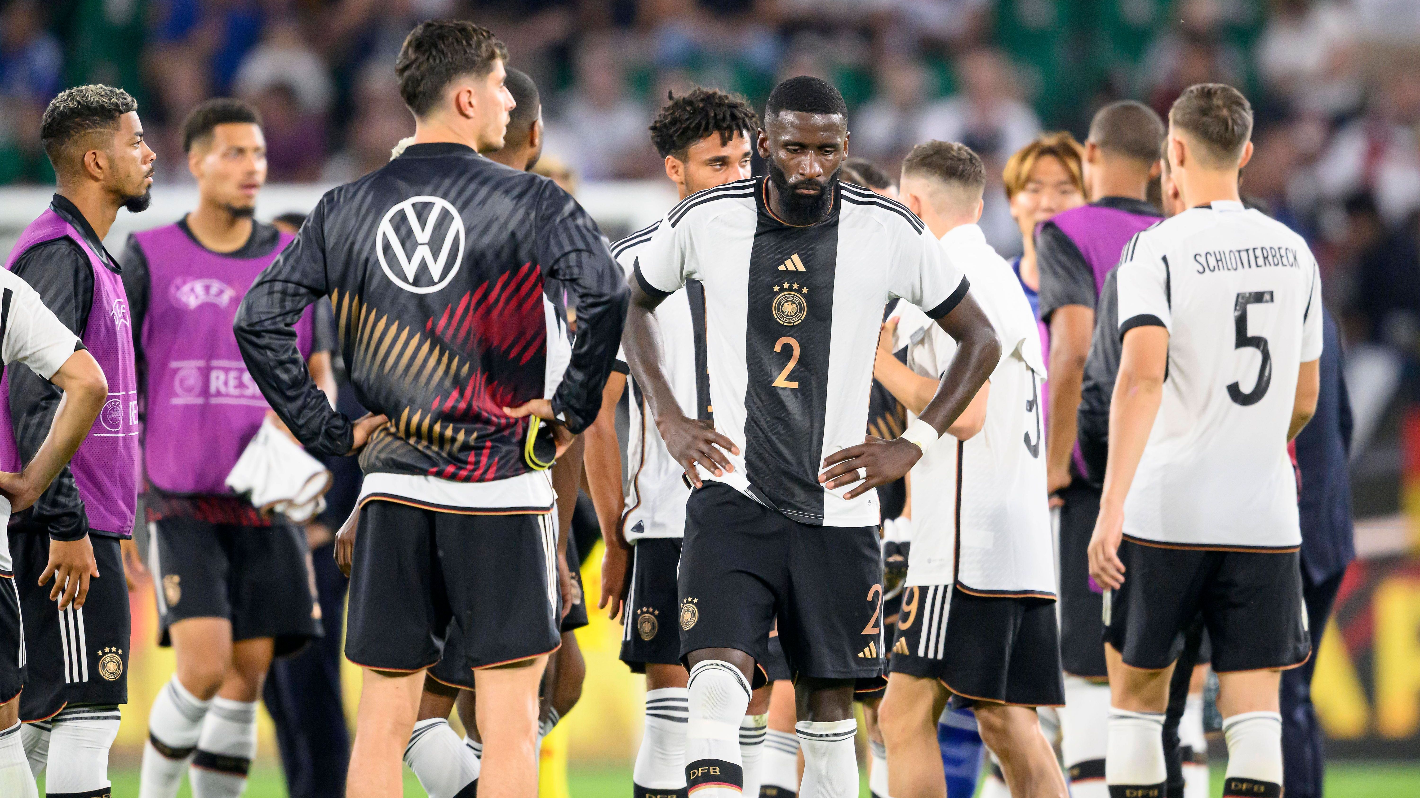 <strong>Pressestimmen zur DFB-Klatsche gegen Japan<br></strong>Am Samstagabend ging die deutsche Nationalmannschaft in Wolfsburg mit 1:4 gegen Japan unter. Wie reagieren internationale Medien auf den Nackenschlag? <strong><em>ran</em></strong> fasst die Pressestimmen zusammen.