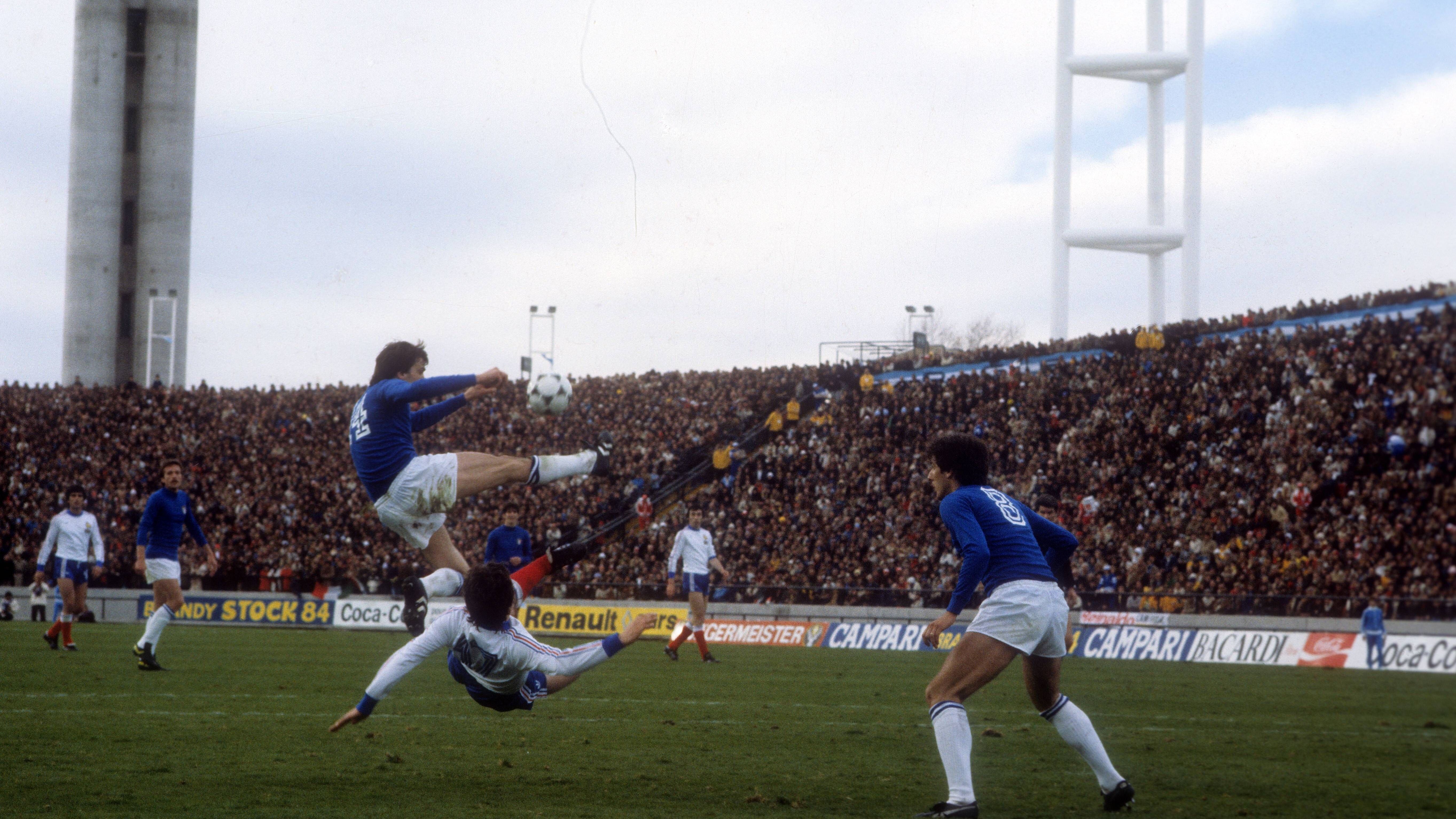 <strong>Platz 16: Bernard Lacombe (Frankreich) - 31 Sekunden</strong><br>Turnier: WM 1978 in Argentinien<br>Spiel: Gruppenspiel gegen Italien 1:2<br>Besonderes: Lacombe traf nach einer knappen halben Minute per Kopf