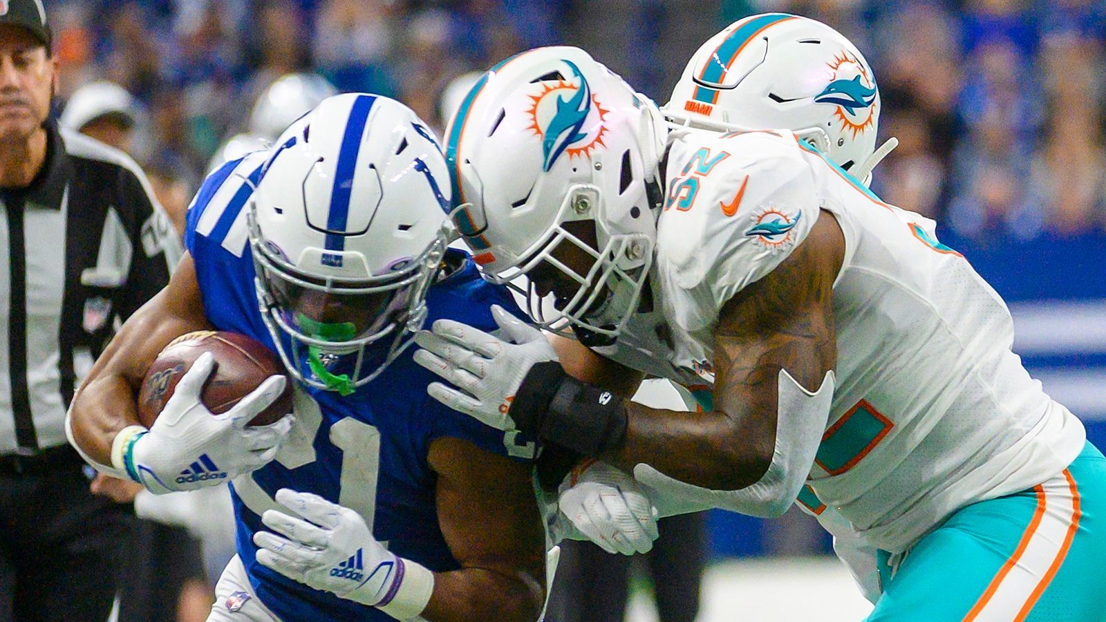 
                <strong>Platz 29: Miami Dolphins - 391 zugelassene Yards pro Spiel</strong><br>
                Von wegen Tanken! Die Miami Dolphins sicherten sich in den vergangenen beiden Partien zwei Siege - auch dank einer soliden Defensivleistung. Gegen die Indianapolis Colts verbucht Miami gleich drei Interceptions. Und nach den Punktefestivals der Gegner zu Saisonbeginn - 59 der Baltimore Ravens, 43 der New England Patriots - stabilisiert sich die Verteidigung.Turnover: 7 - Interceptions: 6 / Fumbles: 1  Sacks: 13zugelassene Punkte pro Spiel: 29,8
              