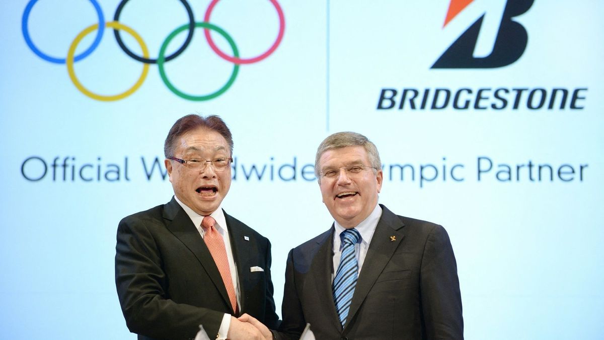 Vergangenheit: Firmenchef Tsuya (l.) und IOC-Boss Bach