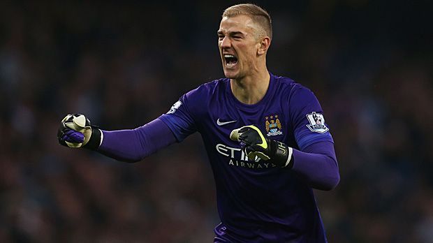 
                <strong>Veteran Joe Hart</strong><br>
                Veteran Joe Hart: In den vergangenen zwölf Aufeinandertreffen ist der City-Keeper immer dabei. Zuletzt findet ein Duell der beiden Klubs am 21. Februar 2010 ohne den Nationaltorhüter statt - damals spielt Hart auf Leihbasis bei Birmingham City, Shay Given hält beim 0:0 seinen Kasten sauber. Von seinen zwölf Partien mit ManCity gegen Liverpool gewinnt Hart jedoch nur vier - dafür ist die Freude dann umso größer.
              