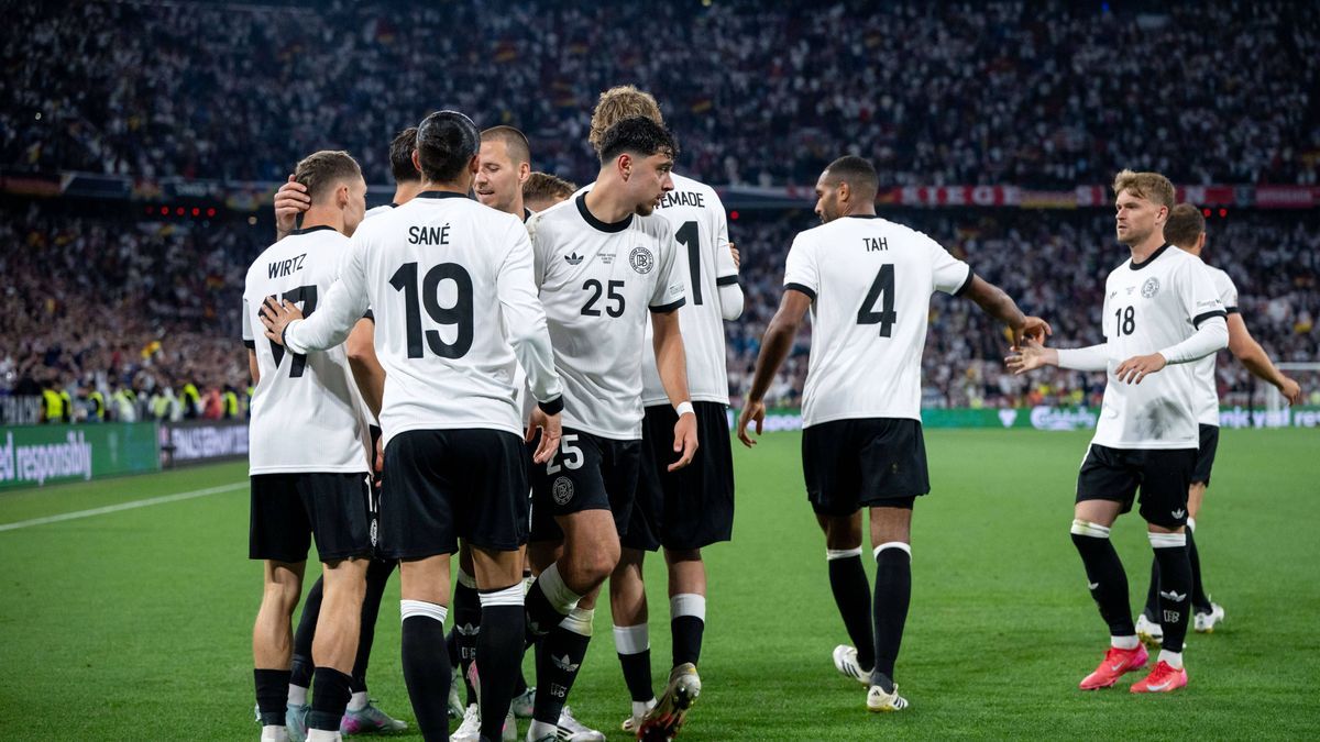 Florian Wirtz (Deutschland, 17), Leroy Sane (Deutschland, 19), Waldemar Anton (Deutschland, 02), Aleksandar Pavlovic (Deutschland, 25), Jonathan Tah (Deutschland, 04), Maximilian Mittelstaedt (Deut...