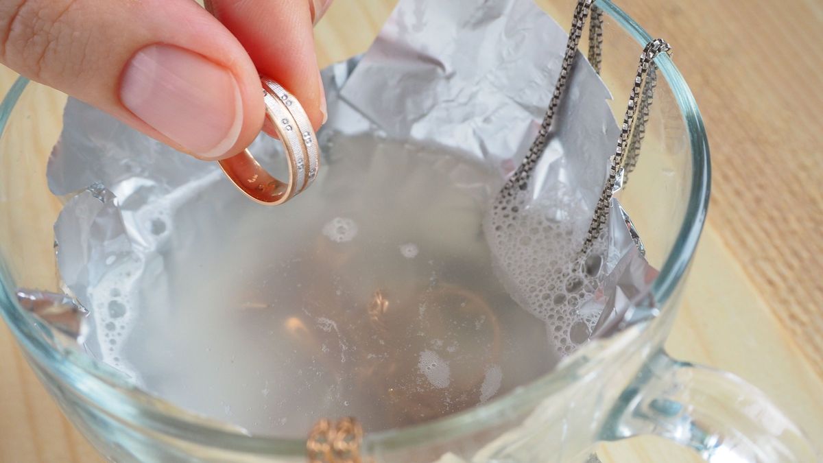 Silber und Goldschmuck reinigen Hausmittel