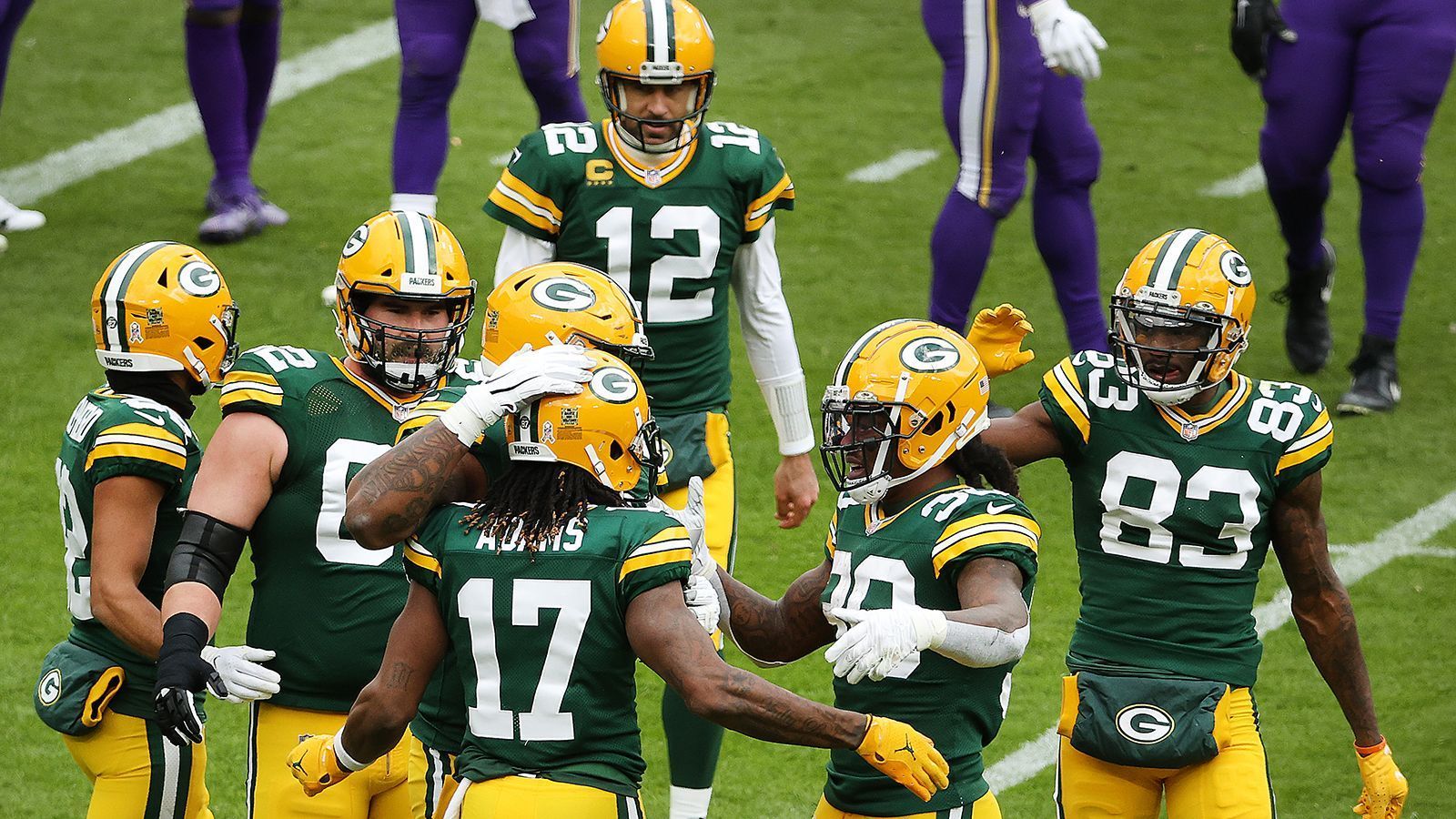 
                <strong>Offensiv-Feuerwerk: Meiste Touchdowns und Punkte</strong><br>
                Noch nie sind in einer Regular Season der NFL mehr Touchdowns (1.473) und Punkte (12.692) erzielt worden als in den vergangenen 17 Spieltagen. Die Green Bay Packers machten sowohl die meisten Touchdowns (66) als auch die meisten Punkte (509) aller Teams.
              