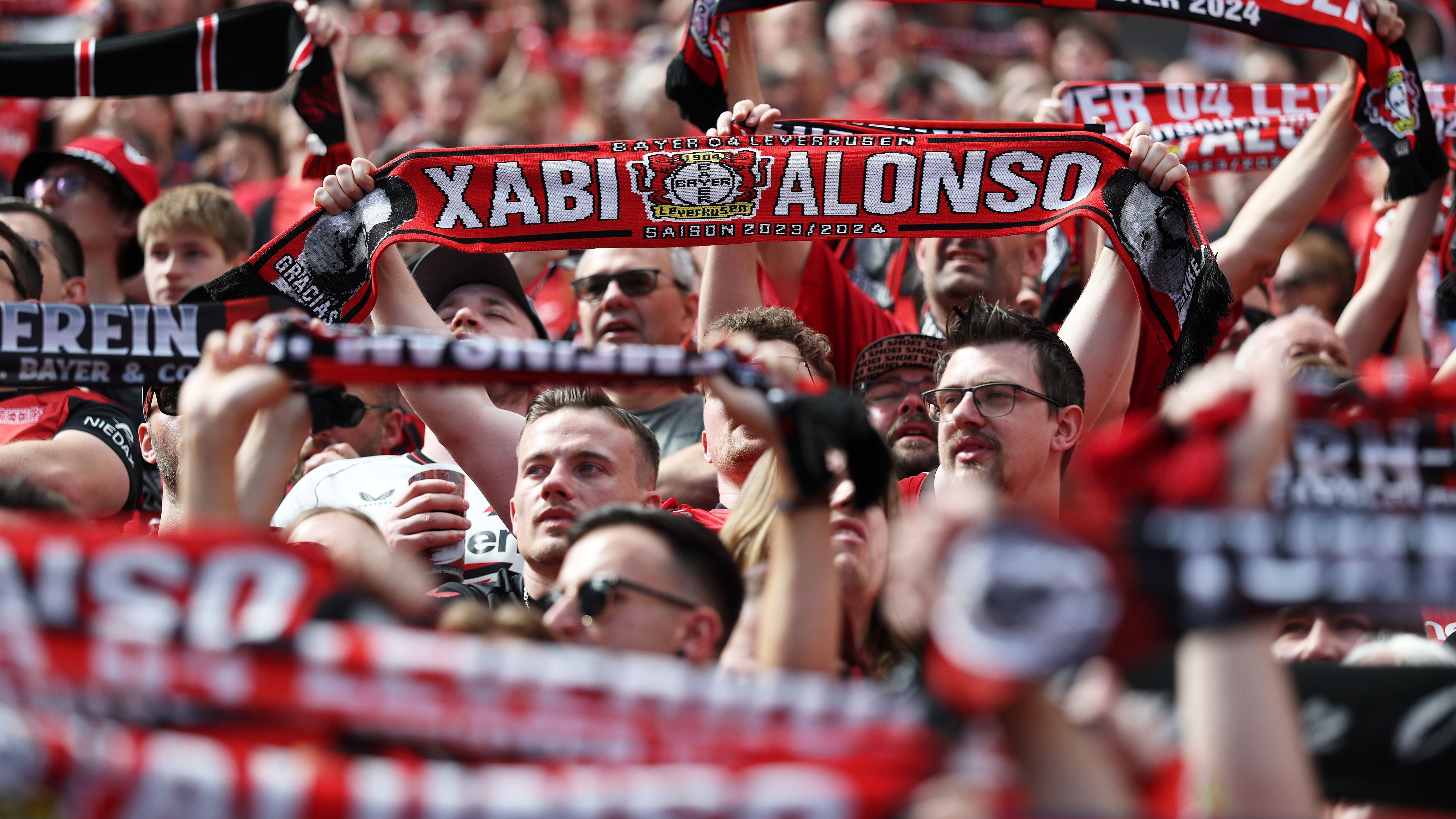 <strong>Platz 8:&nbsp;Bayer Leverkusen</strong><br>• Durchschnittliche Anzahl an Auswärtsfans: 3.974<br>• Höchste Anzahl an Auswärtsfahrern: 8.500 (in Dortmund)<br>• Niedrigste Anzahl an Auswärtsfahrern: 1.850 (in Kiel)