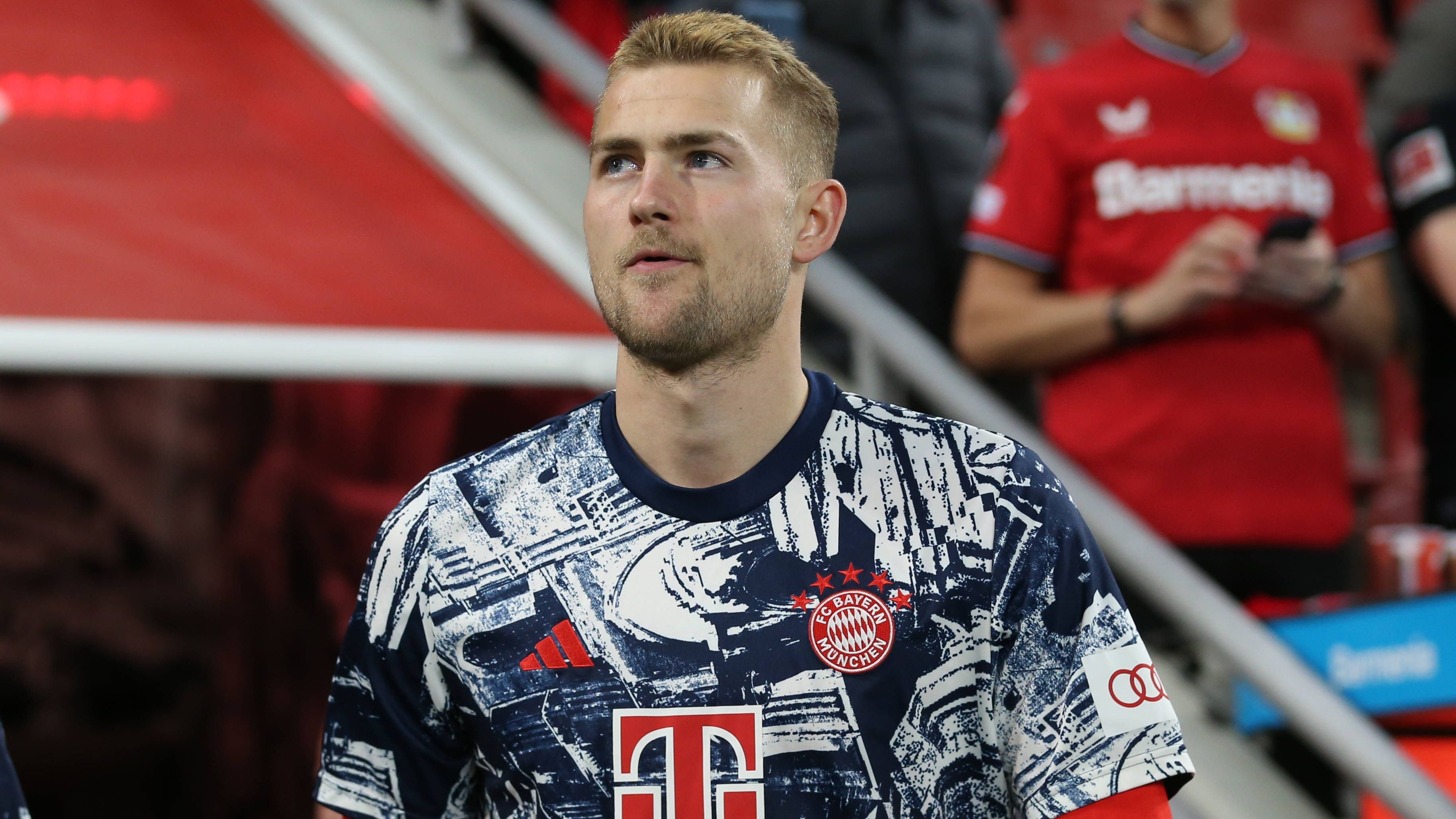 <strong>Matthijs de Ligt (FC Bayern München)</strong><br>Der Niederländer kommt nach Upamecanos Platzverweis als zusätzlicher Innenverteidiger in die Begegnung (73.). Lässt immerhin defensiv nichts anbrennen. <strong><em>ran</em>-Note: 3</strong>