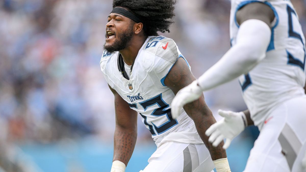 NFL, American Football Herren, USA New York Jets at Tennessee Titans Sep 15, 2024; Nashville, Tennessee, USA; Tennessee Titans linebacker Ernest Jones, IV and linebacker Kenneth Murray Jr. (56) cel...