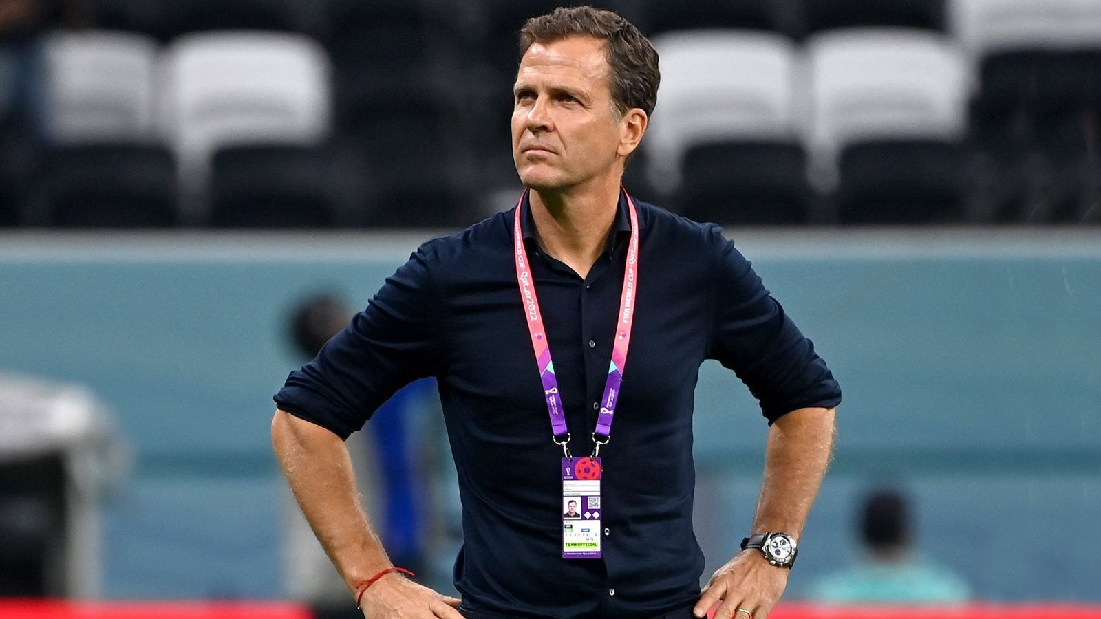 
                <strong>Oliver Bierhoff</strong><br>
                Beim DFB hätte Bobic genau jenen Job ausgeführt, den bis kurz nach der WM 2022 in Katar Oliver Bierhoff inne hatte. Der langjährige Nationalmannschaftsmanager musste nach dem Vorrunden-Aus gehen. Bei einem Klub war der 55-Jährige hingegen bislang noch nie als Funktionär tätig, hätte es aber zumindest nicht sonderlich weit an die Säbener Straße. Immerhin wohnt Bierhoff mit seiner Familie in der Gemeinde Berg am Starnberger See.
              