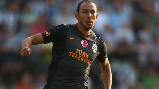 
                <strong>Galatasaray - Auswärtstrikot</strong><br>
                In den Vorbereitungsspielen zur Saison 2013/2014 durften die Spieler schon in die neuen Auswärtstrikots reinschlüpfen. Sieht doch nicht schlecht aus
              