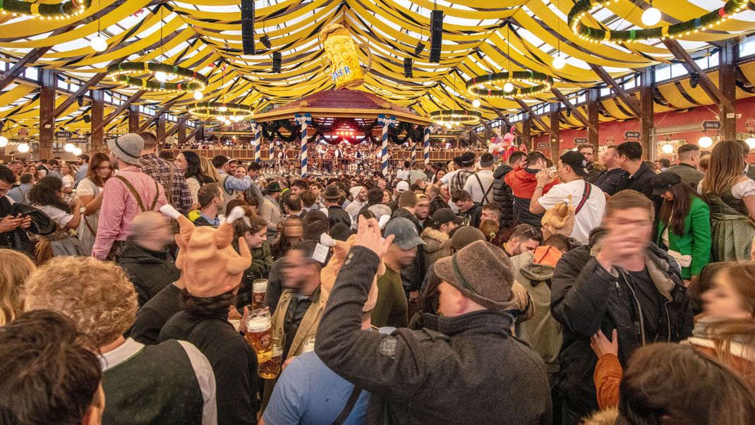 Eng an eng auf der Wiesn. 