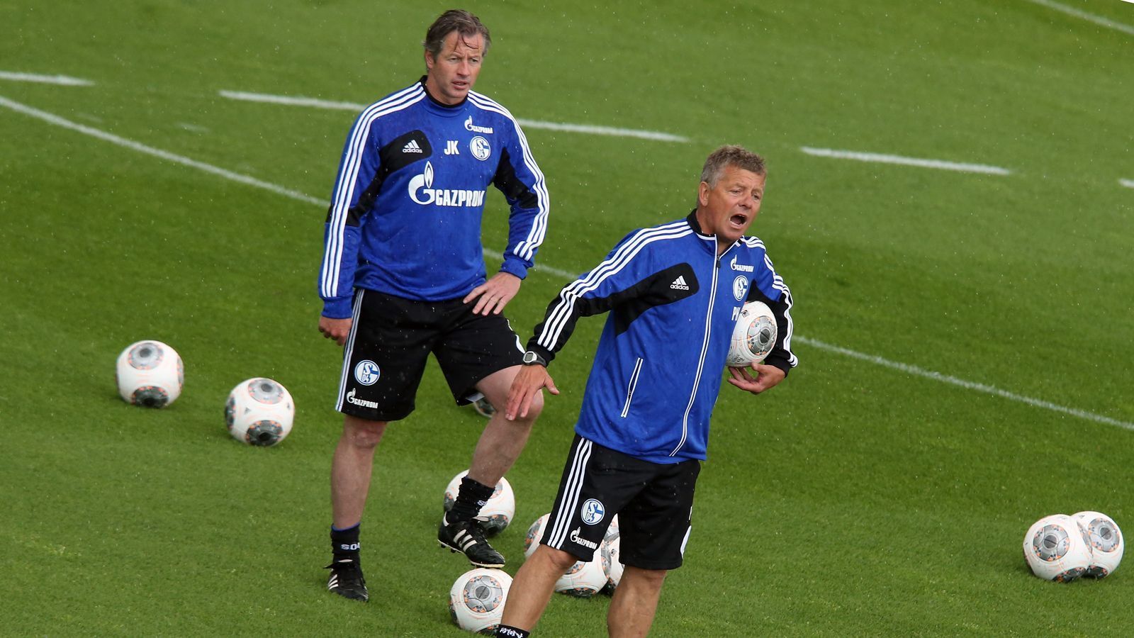 
                <strong>FC Schalke 04</strong><br>
                Während Heynckes nach dem Triumph bei den Bayern erst einmal pausierte, suchte sich Hermann sofort die nächste Herausforderung. Den erfahrenen Co-Trainer aus Kleinmaischeid in Rheinland-Pfalz zog es im Sommer 2013 erstmals zu Schalke 04, wo er fortan an der Seite von Jens Keller (l.) arbeitete. Das Gespann, welches vor allem in Person von Keller bei den Schalke-Fans nie unumstritten war, blieb bis Oktober 2014 in der Verantwortung. Mit Keller musste dann auch Hermann den Klub verlassen.
              