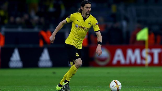 
                <strong>Neven Subotic</strong><br>
                Neven Subotic: Neven Subotic spielt unter Thomas Tuchel keine große Rolle in der BVB-Abwehr. Zuletzt kam mit Sven Bender zusätzliche Konkurrenz in die Innenverteidigung. Die Zeit von Subotic in Dortmund scheint also vorbei zu sein. Abnehmer des Innenverteidiger könnte Liverpool-Trainer Jürgen Klopp werden, der händeringend auf der Suche nach Defensiv-Spezialisten ist. 
              