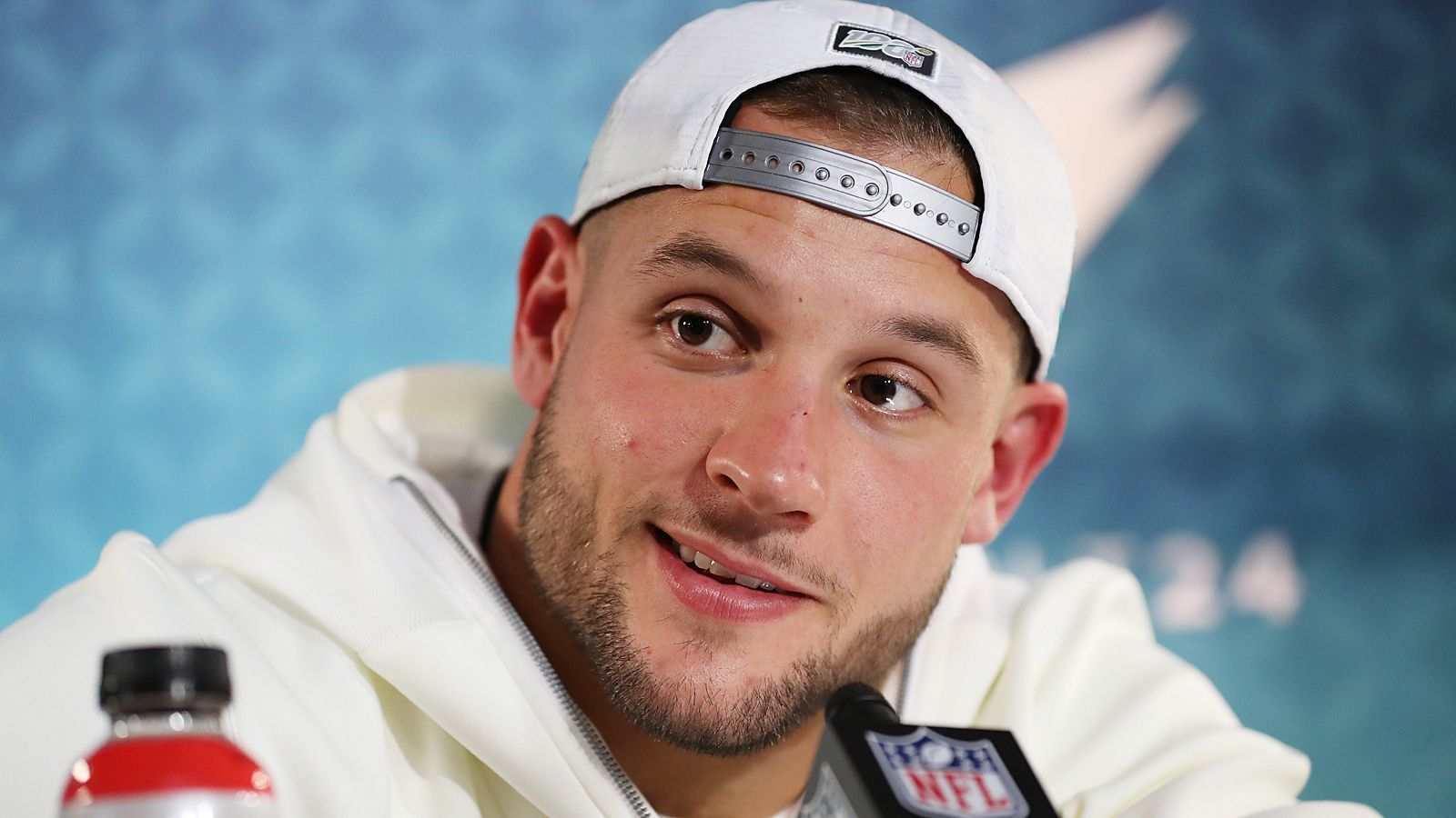 
                <strong>Nick Bosa</strong><br>
                Nicholas John Bosa (Defensive End der San Francisco 49ers)
              