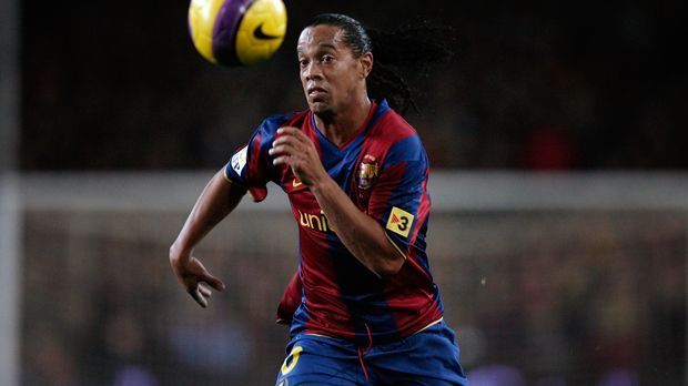 
                <strong>Angriff - Ronaldinho (früher unter anderem FC Barcelona/Brasilien)</strong><br>
                Angriff - Ronaldinho (früher unter anderem FC Barcelona/Brasilien)
              