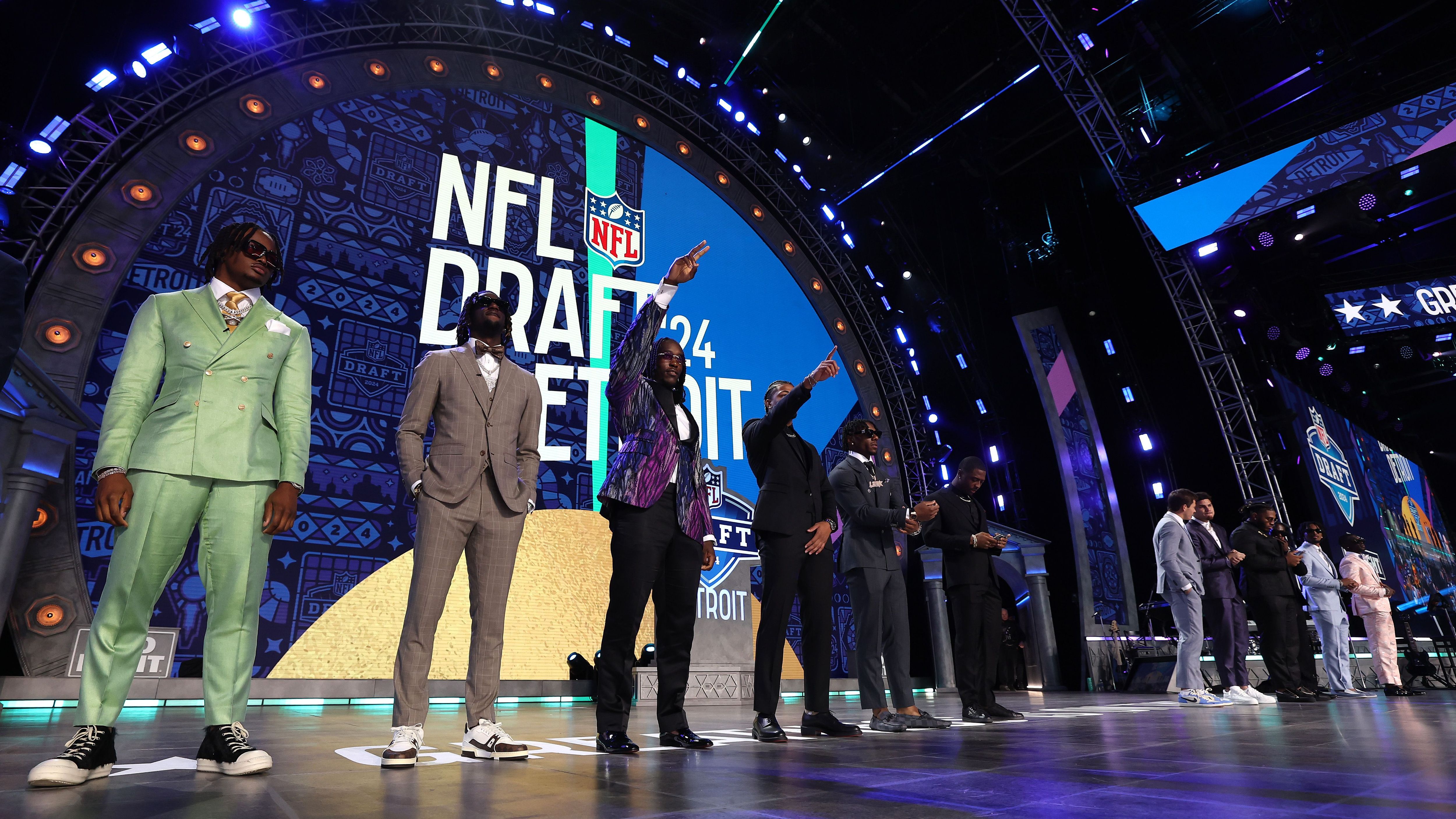 <strong>NFL Draft 2024 - die Noten aller Teams</strong><br>Der NFL Draft 2024 steht in den Geschichtsbüchern. Es gab viel gutes, viel kurioses aber vor allem viel interessantes zu bewundern.&nbsp;<strong><em>ran</em></strong> hat sich alle 32 Franchises angeschaut und sie auf einer Skala von 1 bis 6 benotet.<br><em>Auch interessant <a data-li-document-ref="511743" href="https://www.ran.de/sports/american-football/nfl/galerien/nfl-mock-draft2025-shedeur-sanders-faellt-tief-wer-steht-an-der-spitze-511743">NFL Mock Draft 2025 von ran</a></em>