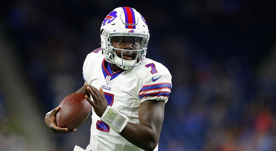 
                <strong>Platz 9: Buffalo Bills - Cardale Jones/ T.J. Yates</strong><br>
                Die Quarterback-Situation bei den Buffalo Bills entspannt sich. Cardale Jones geht in sein zweites NFL-Jahr, dürfte sich stark verbessert haben und auch T.J. Yates wird in der kommenden Saison wieder voll angreifen können. Beide Spieler haben sich wohl derart gesteigert, dass der neue General Manager Brandon Beane klarstellte: "Cardale Jones hat einen extrem starken Arm und ist talentiert, über ihn weiß ich persönlich noch nichts. T.J. Yates hatte bereits einige Starts in seiner Karriere. Wir haben also einige Jungs im Kader." Demnach könnte einer der beiden Passgeber sogar den Starting-Job der Bills übernehmen. "Ich glaube an Tyrod (Taylor, Anm. d. Red.), aber wir haben auch andere Jungs, die um diesen Platz kämpfen werden", so Beane.
              