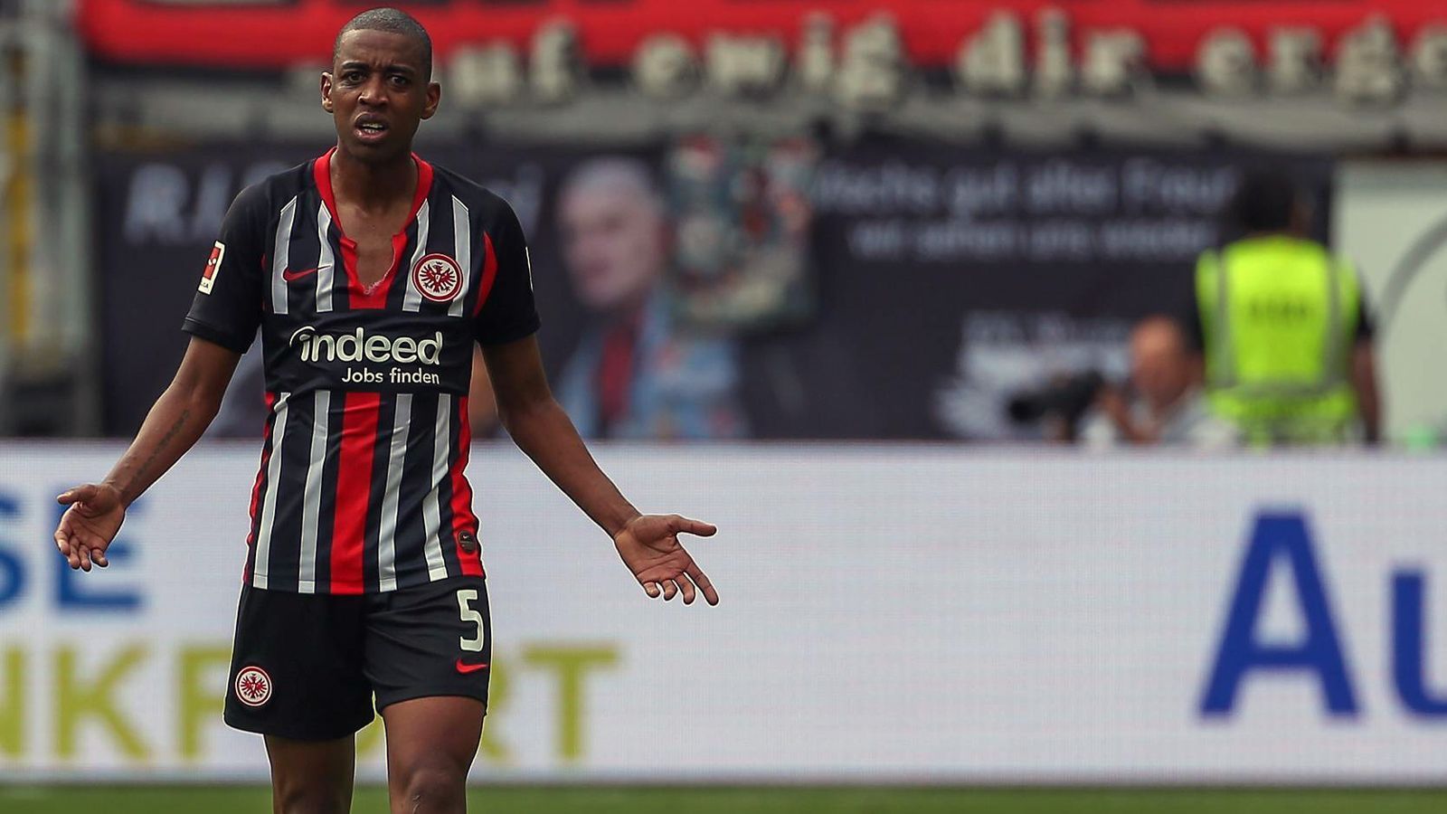 
                <strong>Gelson Fernandes</strong><br>
                Kommt in der 75. Minute. Ohne Note
              