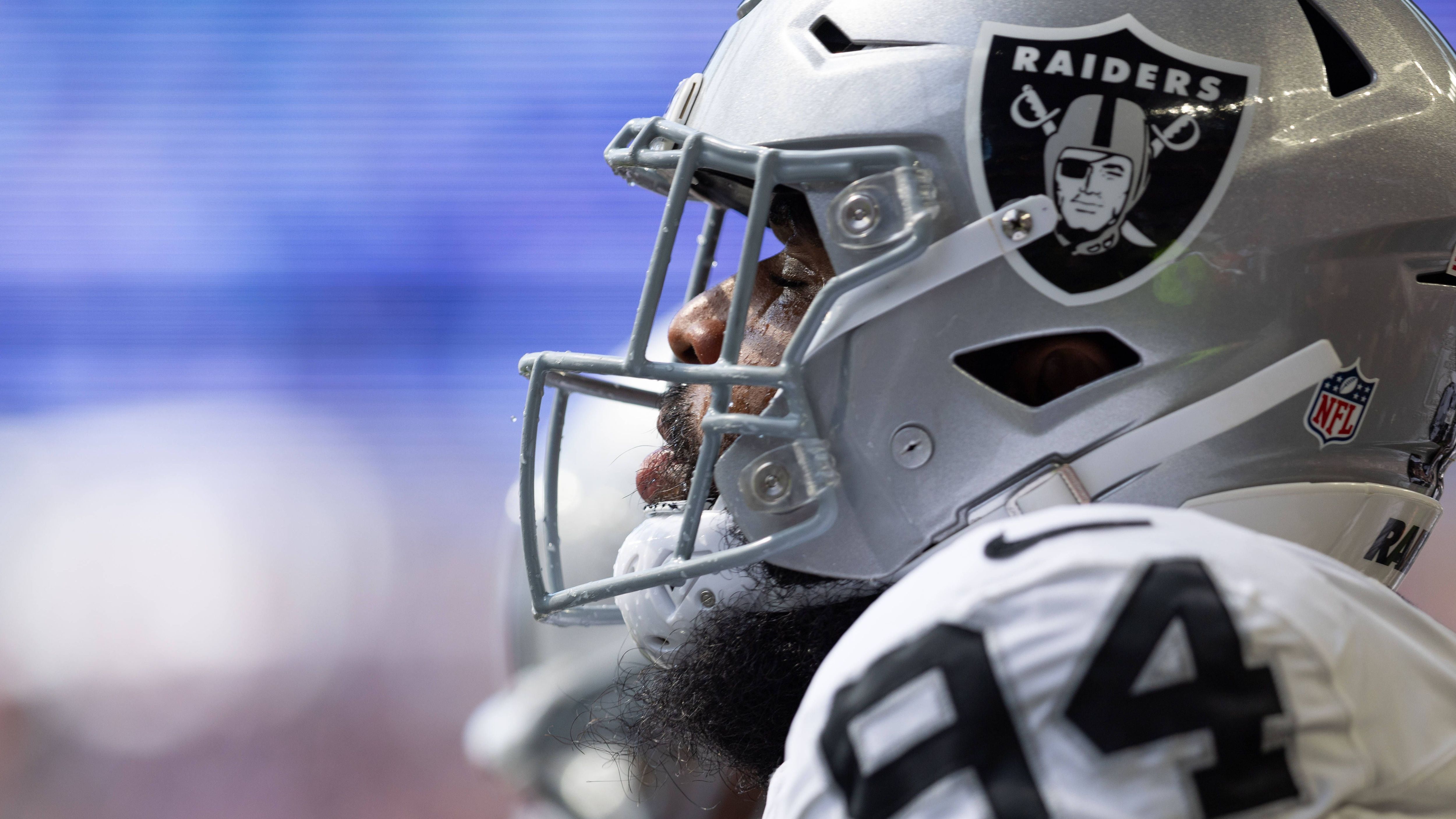 <strong>Christian Wilkins (Las Vegas Raiders)</strong><br>... die Garantien in Höhe von 35,2 Millionen Dollar gestrichen, da er "seine körperliche Spielfähigkeit nicht aufrechterhalten konnte". Wilkins bat die Spielergewerkschaft NFLPA darum, in seinem Namen eine Beschwerde einzulegen, was diese am Donnerstag auch tat. Das Ergebnis ist offen. Wilkins war erst vor der Saison 2024 nach Las Vegas gewechselt, absolvierte aber nur fünf Spiele, ehe er sich verletzte.