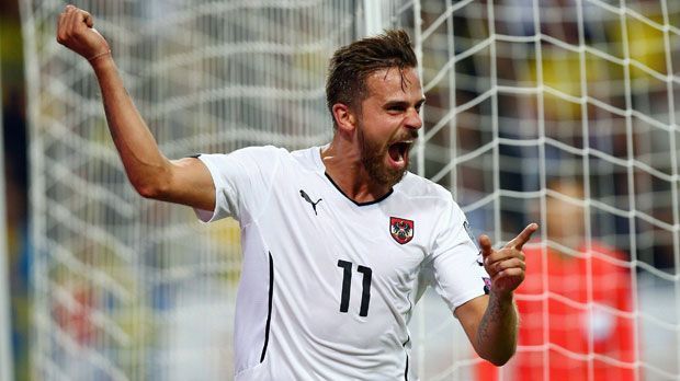 
                <strong>Martin Harnik</strong><br>
                Martin Harnik: Der gebürtige Hamburger und Sohn eines Österreichers hätte auch für den DFB spielen können. So aber absolviert der aktuelle Stuttgarter bereits über 50 Länderspiele für den ÖFB. Beim für die Qualifikation entscheidenden 4:1-Sieg in Schweden erzielt Harnik einen Doppelpack.
              
