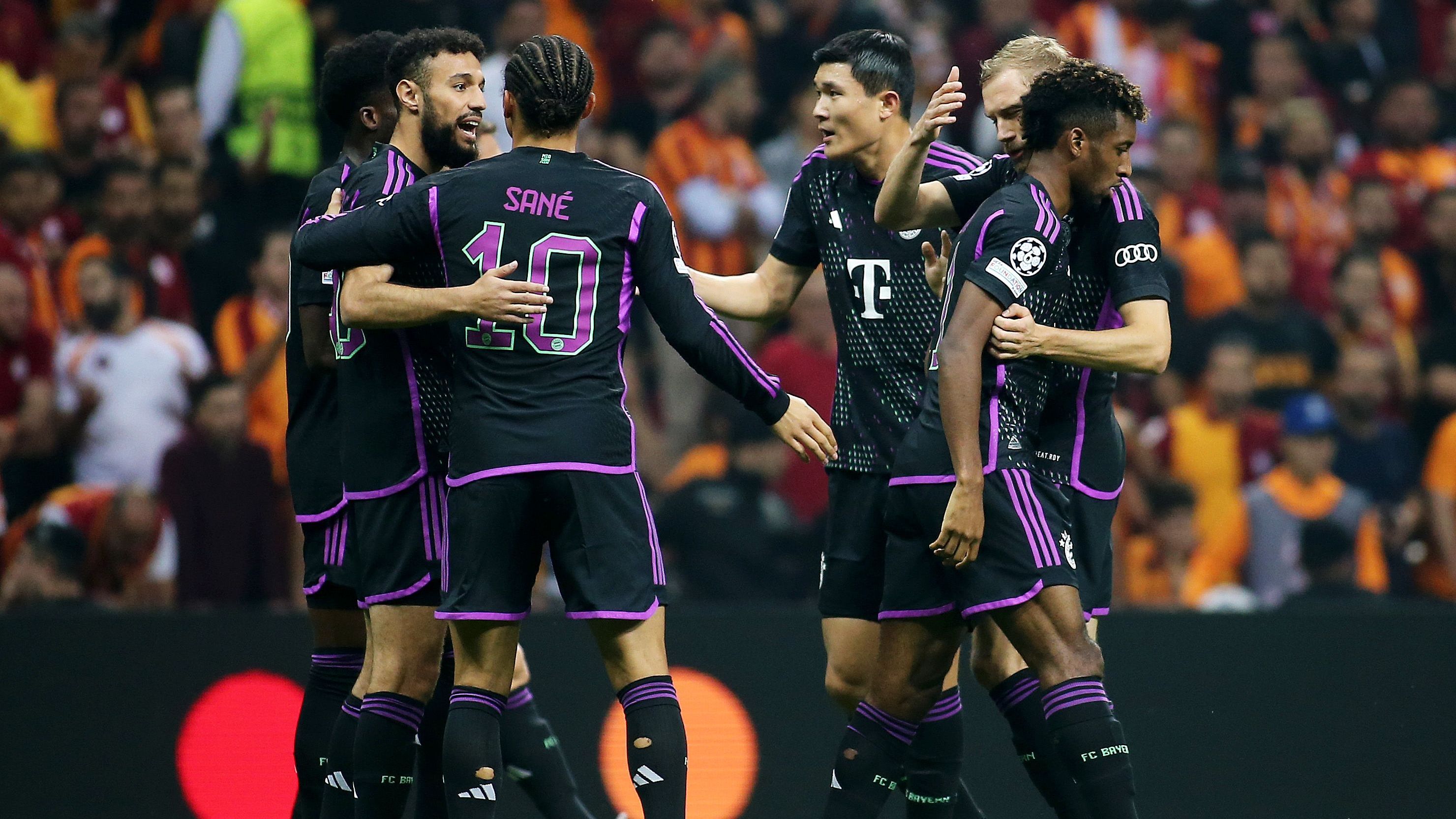 <strong>Die Noten des FC Bayern beim CL-Spiel gegen Galatasaray</strong><br>Der FC Bayern steht mit einem Bein im Achtelfinale der Champions League: Die ersatzgeschwächten Münchner feierten im lautstarken Hexenkessel von Istanbul gegen Galatsaray mit einem 3:1 den dritten Sieg im dritten Vorrundenspiel. Vor allem in der ersten Stunde hatte der FCB aber enorme Probleme. Die Noten der Bayern und die Einzelkritik.