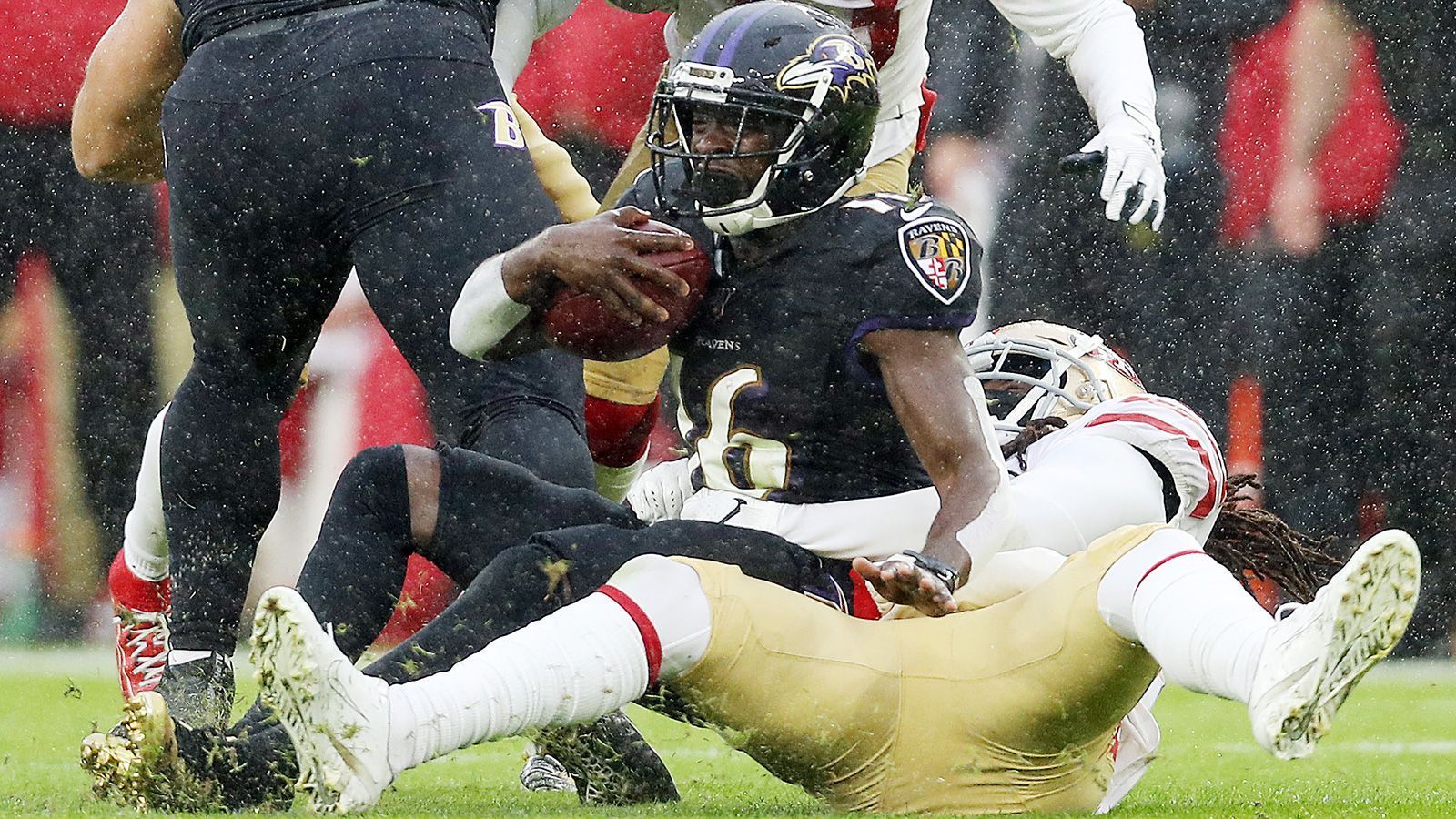 
                <strong>Baltimore Ravens</strong><br>
                De'Anthony Thomas (Wide Receiver, Foto), Andre Smith (Offensive Tackle)
              