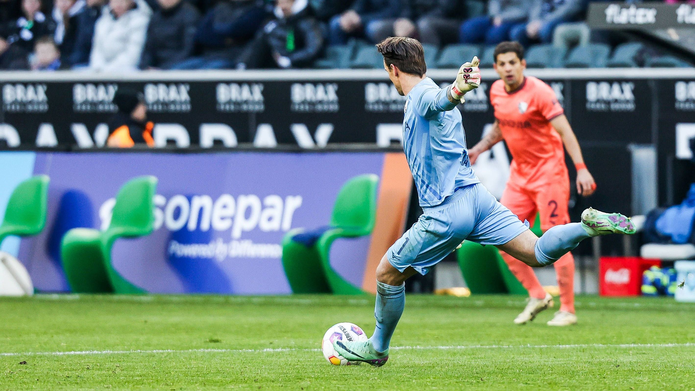 <b>Punter: Manuel Riemann (VfL Bochum)<br></b>Wir wollen einen Punter mit Personality! Und die bringt Manuel Riemann auf jeden Fall mit. Außerdem hat der Rückhalt des VfL Bochum ordentlich Wumms im Fuß. Kein Torwart in der Bundesliga überbrückte mit seinen Pässen mehr Distanz in dieser Saison als Riemann. Der 35-Jährige dürfte zusätzlich sicherlich für Trick Plays zu begeistern sein.