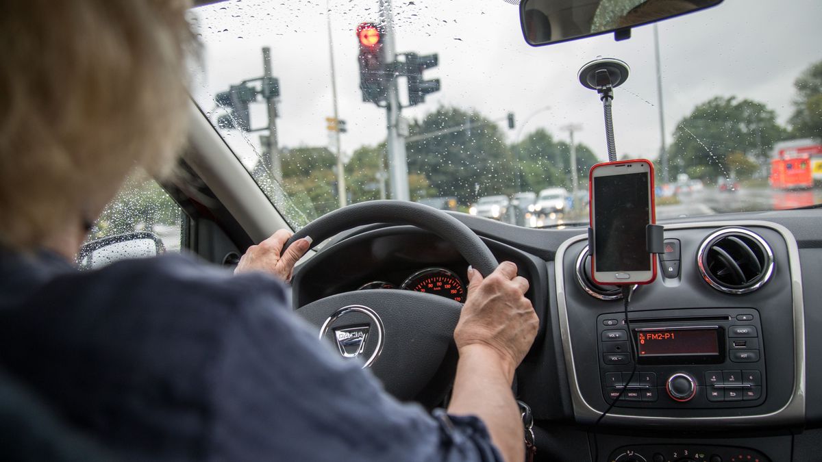 Ein Auto kann auch für Bürgergeld-Empfänger:innen wichtig sein, um Arbeit annehmen zu können.