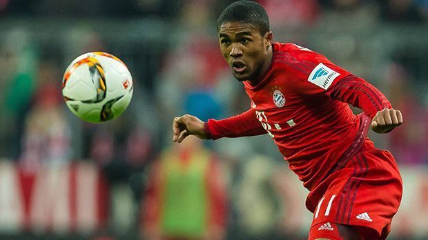 
                <strong>Douglas Costa (FC Bayern München)</strong><br>
                Douglas Costa (FC Bayern München): Anfangs sehr umtriebig. Versuchte immer wieder, Flanken von links reinzubringen. Hätte in der 18. Minute fast Erfolg gehabt, doch Vidal verfehlte. Vergab in der 27. Minute eine Riesenchance freistehend vor Bürki. Hatte wohl zu viel Zeit zum Überlegen. In der zweiten Hälfte keine nennenswerten Offensivaktionen mehr. Wurde dann auch als erster Bayern-Spieler ausgewechselt. ran-Note: 4,5
              