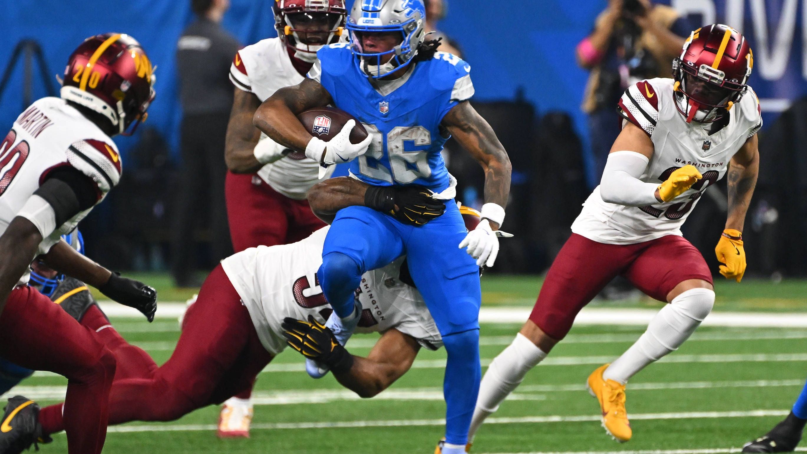 <strong>8. Platz: Jahmyr Gibbs&nbsp;</strong><br>Position: <strong>Running Back</strong><br>Aktuelles Team: <strong>Detroit Lions</strong><br>Absolvierte Spiele in den letzten drei Jahren: <strong>32</strong><br>Rushing Touchdowns in diesem Zeitraum: <strong>26</strong><br><em>(Anm.d.Red.: Gibbs liegt auf Platz acht, da er für 26 Rushing-TDs sechs Spiele weniger gebracht hat als Kyren Williams)</em>