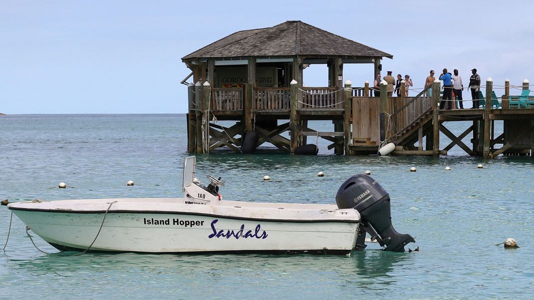 Eine Frau wurde am Montag (4. Dezember) Opfer eines Haiangriffs während einer Paddeltour vor der Insel New Providence (Bahamas).