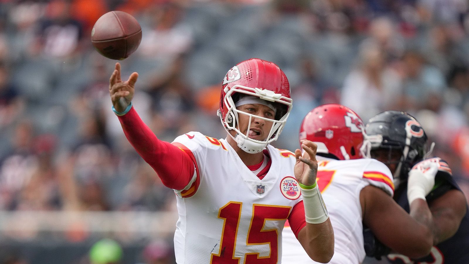 
                <strong>Platz 8: Patrick Mahomes</strong><br>
                &#x2022; Quarterback<br>&#x2022; Kansas City Chiefs<br>
              