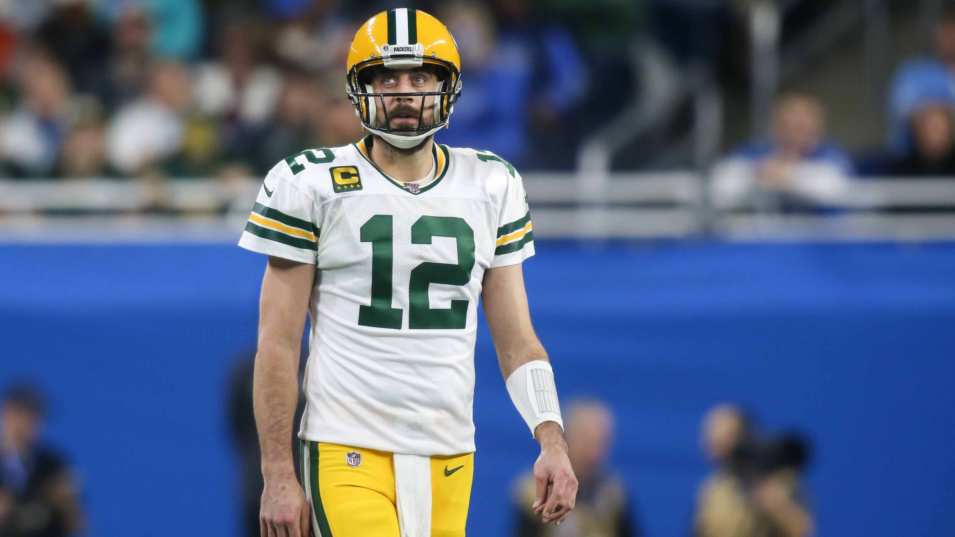 
                <strong>Verlierer: Aaron Rodgers</strong><br>
                Jordan Love ist der neue Name, der über Green Bay, Wisconsin, schwebt. Die Green Bay Packers wähletn den Quarterback auf Postition 26 aus und einigten sich extra dafür mit den Miami Dolphins auf einen Trade. Aaron Rodgers wird sich fragen, ob er jetzt aussortiert wird. Damit könnte ein echter Kampf um die Quarterback-Position bei den Packers entstehen - auch wenn kein Mensch denken würde, dass Love Rodgers (im Moment) ersetzen kann. Allerdings hat Rodgers ja auch mal einen gewissen Brett Favre verdrängt ...
              