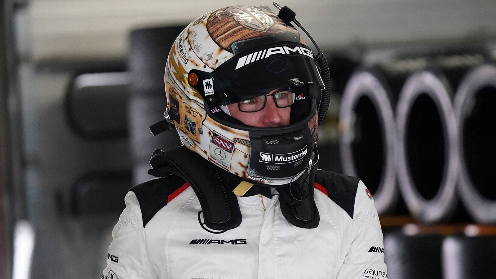 
                <strong>Maximilian Götz (Mercedes-AMG Team HRT)</strong><br>
                Der 35-Jährige gewann unter anderem 2012 das ADAC GT Masters und siegte 2014 in der Sprintwertung der Blancpain GT Series. 2015 und 2016 war er bereits in der DTM unterwegs. "Mein Vorteil ist, dass ich sowohl die Serie mit ihren Abläufen sehr gut kenne als auch das GT3-Fahrzeug", sagte Götz, der bei den Tests mit einigen Bestzeiten aufwarten konnte. Auch wenn Testfahrten immer mit Vorsicht zu genießen sind: Götz wird ein Wörtchen mitreden.
              