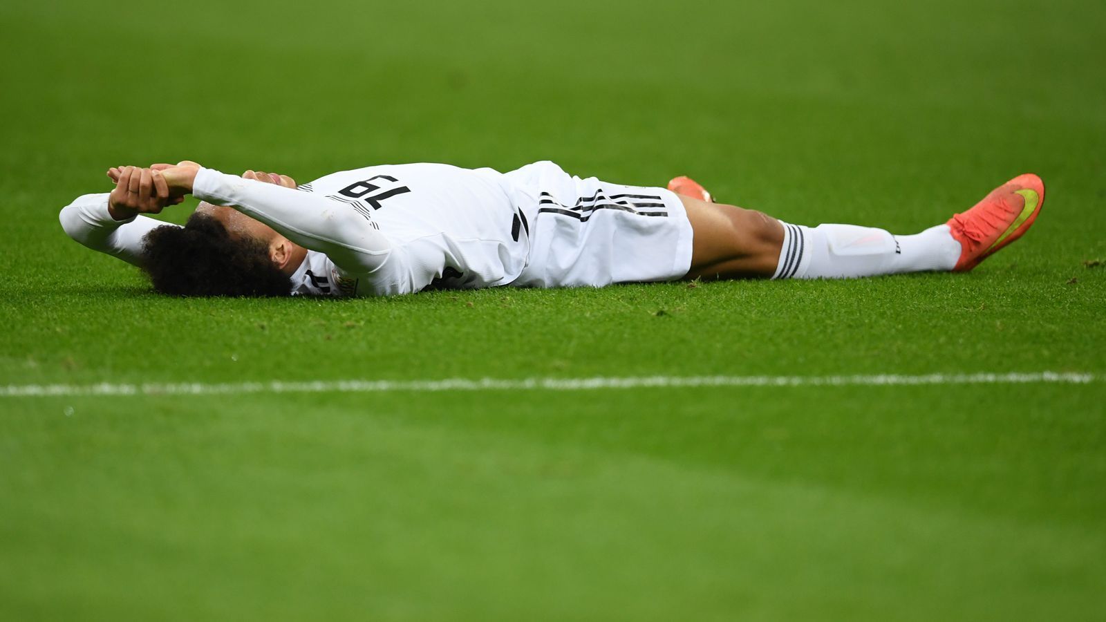
                <strong>Nations League: Frankreich vs. Deutschland</strong><br>
                Deutschland verliert nach einer guten ersten Halbzeit gegen Frankreich 1:2. Die Spieler beider Teams in der Einzelkritik.
              