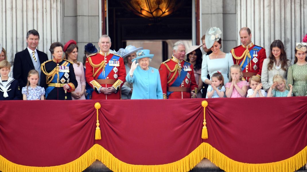 Welches Mitglied der britischen Royal Family ist am beliebtesten? Das erfährst du hier.