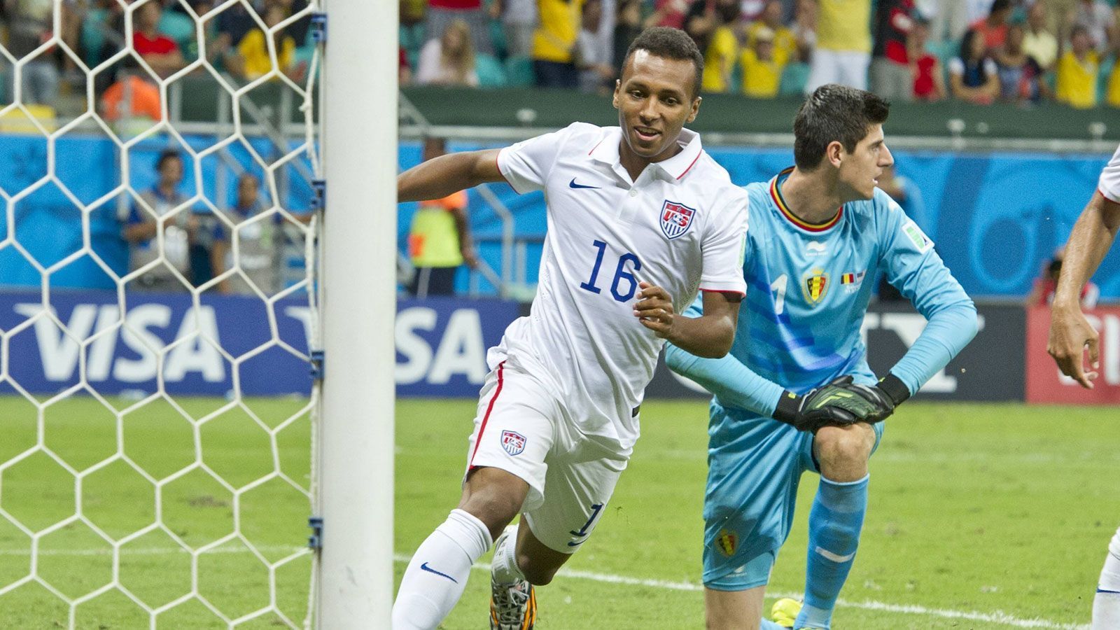 
                <strong>Platz 8: Julian Green (USA)</strong><br>
                War 19 Jahre und 25 Tage alt, als er bei der WM 2014 das zu späte Anschlusstor der USA gegen Belgien zum 1:2-Endstand schoss. Trainer damals: Jürgen Klinsmann. Hatte kurz zuvor einen Profivertrag bei Bayern München unterschrieben. Nach Stationen in Hamburg und Stuttgart seit 2017 bei der SpVgg Greuther Fürth.  
              