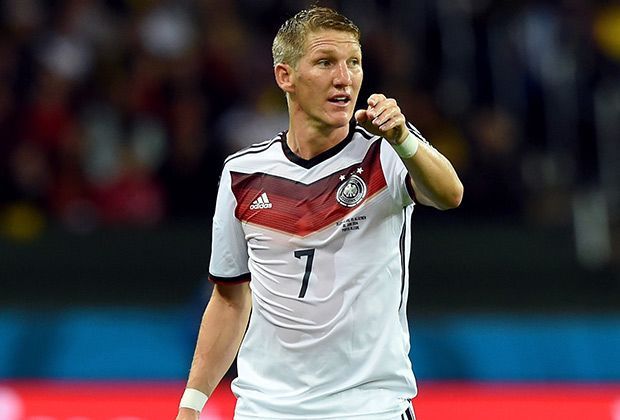 
                <strong>Bastian Schweinsteiger</strong><br>
                Der Münchner war als ordnende Hand vorgesehen, konnte das Spiel in der ersten Hälfte aber nicht beruhigen. Immerhin warf er sich in die Zweikämpfe und versuchte auf diese Weise, Zugriff auf das Spiel zu bekommen. Note: 3,5
              