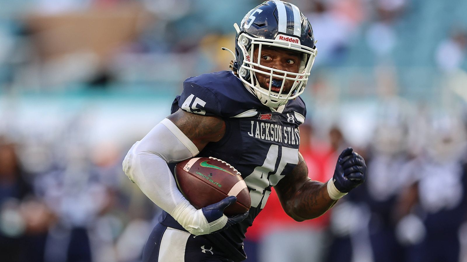 
                <strong>Aubrey Miller (Linebacker, Jackson State)</strong><br>
                Linebacker waren in der jüngsten Vergangenheit beliebte Mr.-Irrelevant-Ziele. 2020 wählten die Giants Tae Crowder aus. 2021 ging Grant Stuart zu den Buccaneers. Folgt 2023 Aubrey Miller? Er gilt als potenzieller Late-Late-Round-Pick und trägt den gleichen Namen wie eine US-Schauspielerin – prädestiniert für die große Bühne.
              