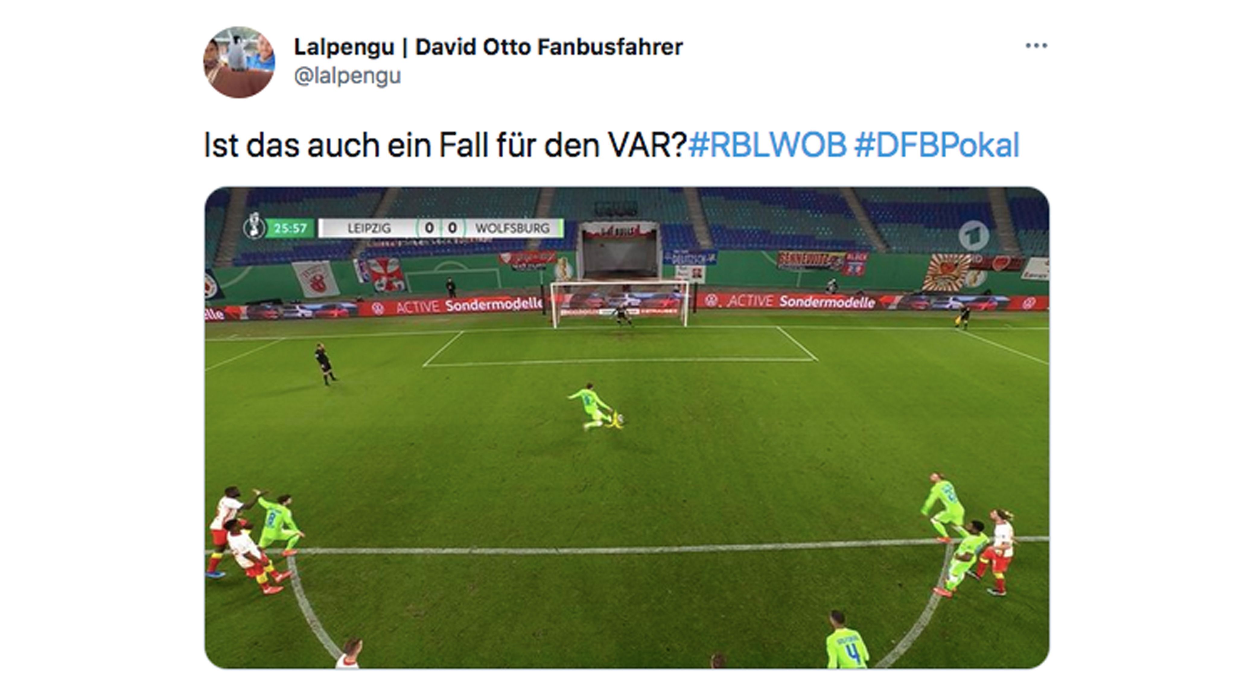 
                <strong>VAR-Wahnsinn im DFB-Pokal: So reagiert das Netz</strong><br>
                Die wichtigste Szene wurde natürlich nicht geprüft. Ging alles mit rechten Dingen zu bei Weghorsts Ausrutscher? 
              