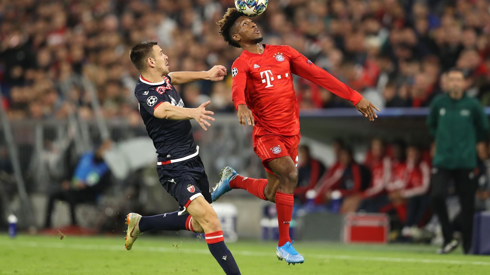 
                <strong>Kingsley Coman</strong><br>
                Der Flügelspieler trifft zum 1:0 im Stil eines Kopfballungeheuers. Mit seiner Schnelligkeit ist er bei Ballbesitz ein ständiger Unruheherd, sucht den Abschluss, taucht in einigen Spielphasen aber auch ein wenig unter. ran-Note: 3
              