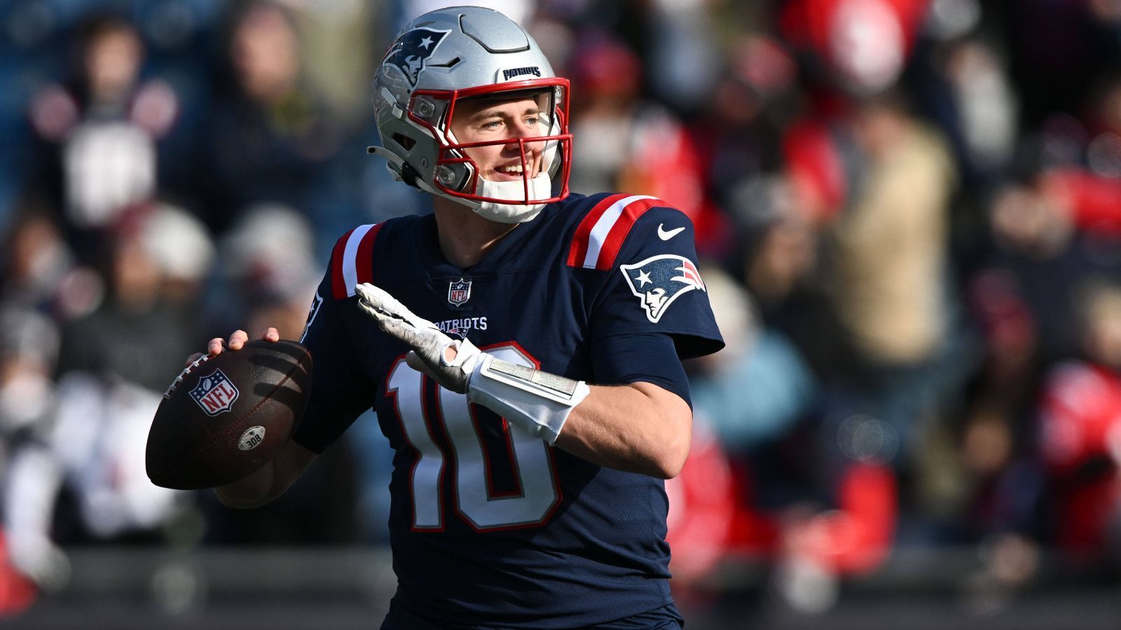 
                <strong>Platz 19: Mac Jones</strong><br>
                &#x2022; Team: New England Patriots<br>&#x2022; Position: Quarterback<br>&#x2022; Platzierung im Vorjahr: 5<br>
              
