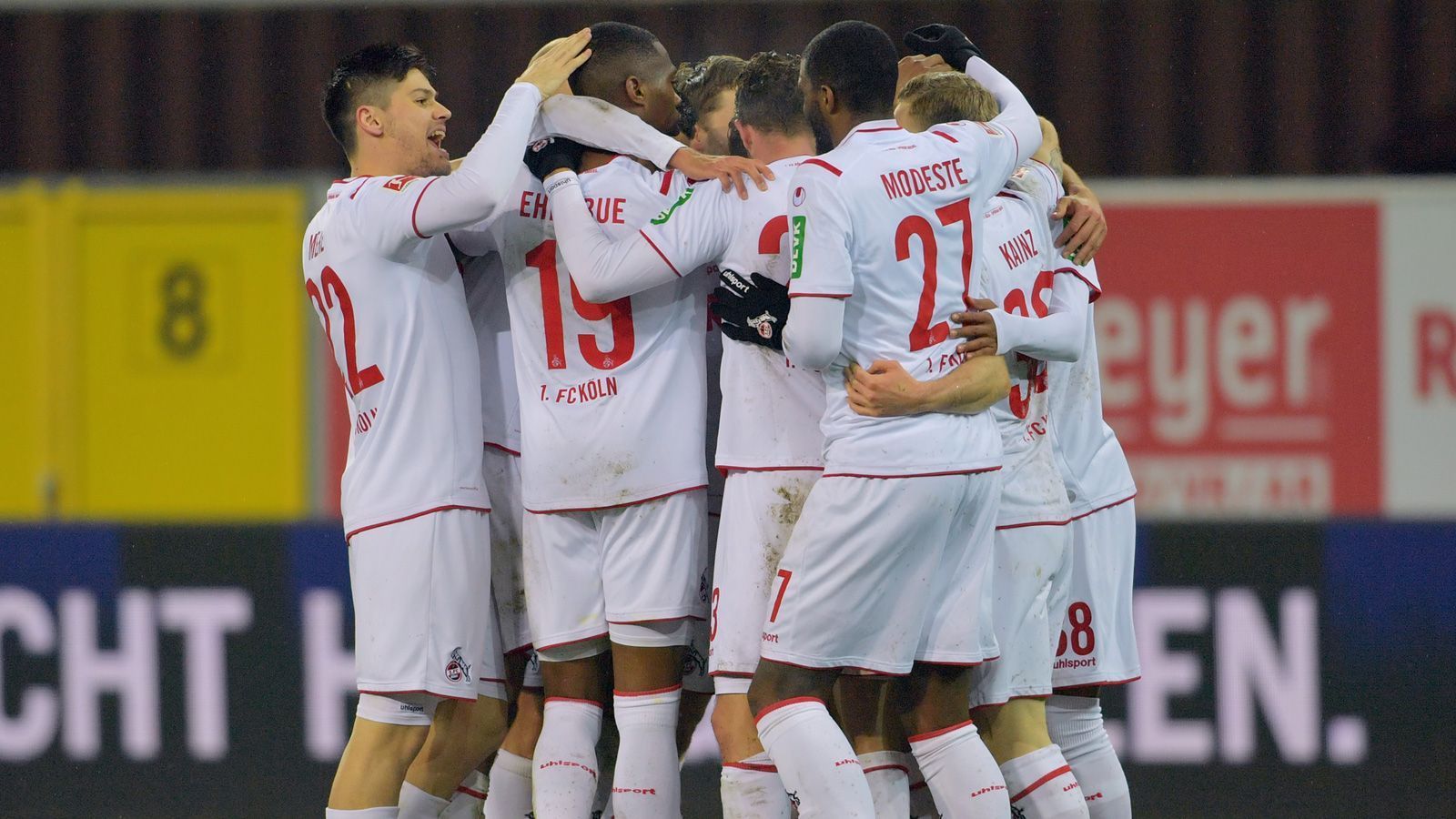 
                <strong>10. 1. FC Köln (32 Punkte)</strong><br>
                Der FC spielt eine absolute Achterbahnsaison. Agierte man bis Anfang Dezember noch wie ein Absteiger, hat sich das Blatt in der Folge unter Markus Gisdol beeindruckend gewendet. Vom 15. bis zum 18. Spieltag stellte man dabei mit vier Siegen in Folge sogar einen Vereinsrekord in der Bundesliga auf. So schnuppern die optimistischen Kölner plötzlich an Europa, denn der Rückstand auf Platz 6 (5 Punkte) ist deutlich kleiner, als der Vorsprung auf Platz 16 (10 Punkte). So sollten die Kölner einen ruhigen Saisonendspurt haben, bei dem sie im Normalfall nur gewinnen können.   
              
